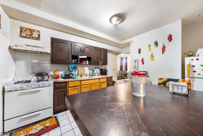 639 N 8 Th St, Home with 6 bedrooms, 3 bathrooms and null parking in Newark NJ | Image 4