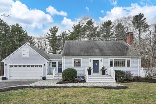 16 Laurel Dr, Medfield, MA, 02052-2440 | Card Image