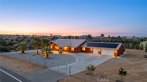 9512 Mesquite St, Phelan, CA, 92371-4577 | Card Image