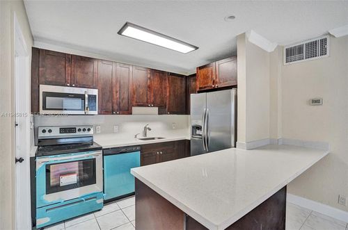 apt-110-601 Se 5th Ct, Fort Lauderdale, FL, 33301-2916 | Card Image