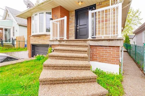 574 Upper Sherman Ave, Hamilton, ON, L8V3M1 | Card Image
