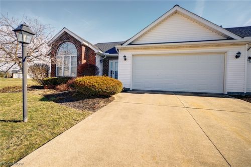 5685 Jason Oval, Medina, OH, 44256-6877 | Card Image