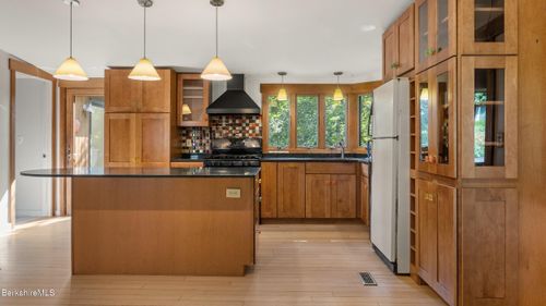 2 Lake Ave, Great Barrington, MA, 01230-1017 | Card Image