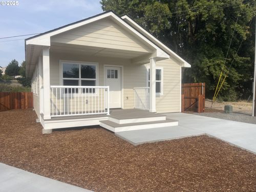 300 N Chase St, Heppner, OR, 97836-2015 | Card Image