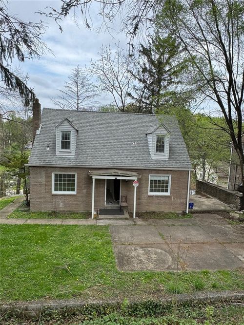293 Greenlee Rd, Brentwood, PA, 15227-2369 | Card Image