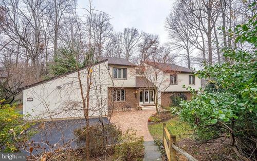 11696 Fox Glen Dr, OAKTON, VA, 22124-2241 | Card Image