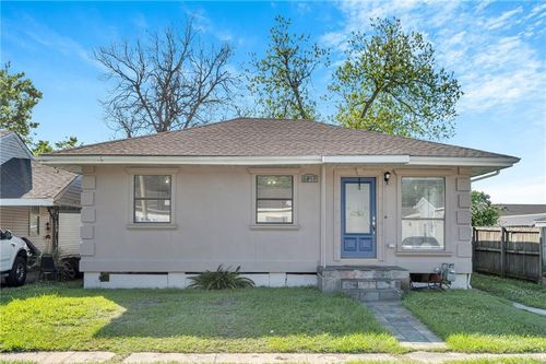 1012 Center St, Arabi, LA, 70032-1506 | Card Image