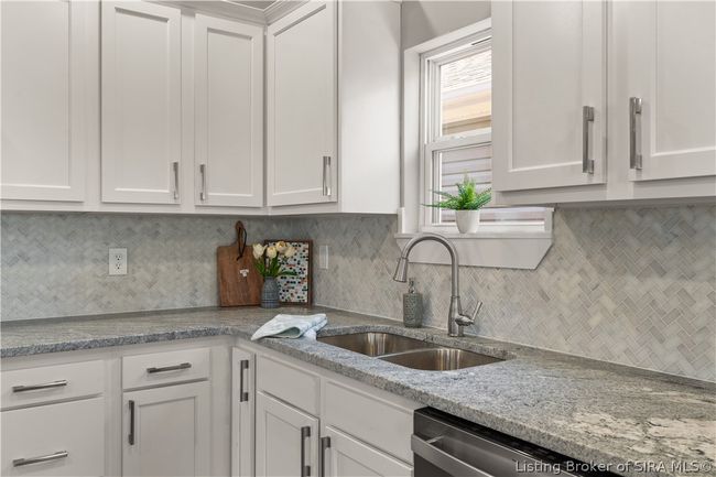 237 Graham St, Home with 3 bedrooms, 2 bathrooms and null parking in Jeffersonville IN | Image 15