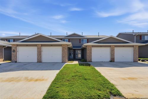 939 Grand Avenue Ct, Marion, IA, 52302-5836 | Card Image