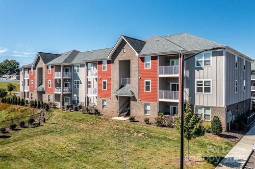 b2-2778 2nd St Ne, Hickory, NC, 28601-1469 | Card Image