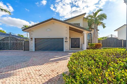 10298 Nw 130th St, Hialeah Gardens, FL, 33018-1136 | Card Image