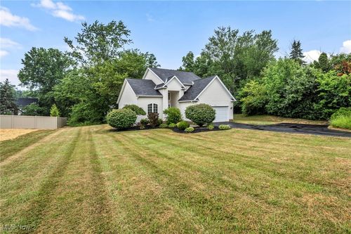 9551 Hoose Rd, Mentor, OH, 44060-7403 | Card Image