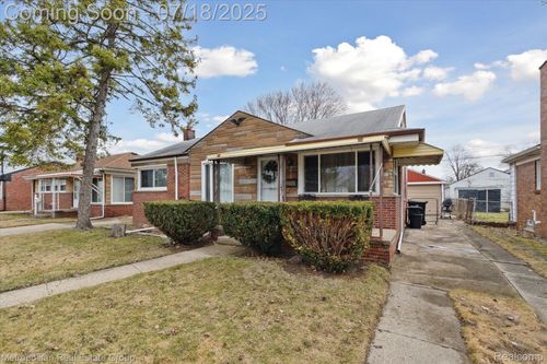 28054 Groveland St, Roseville, MI, 48066-2415 | Card Image