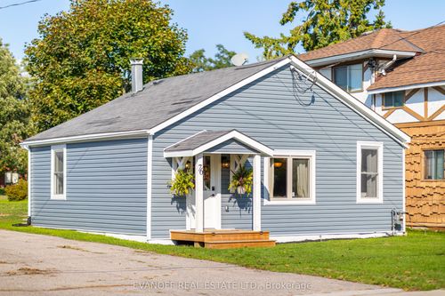 76 Bond St W, Kawartha Lakes, ON, K0M1N0 | Card Image