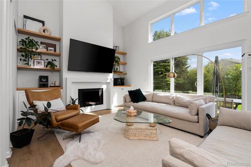 4131 Rolling Meadow Ln, Ypsilanti, MI, 48197-6622 | Card Image