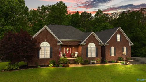 152 West Dr, Fyffe, AL, 35971-3372 | Card Image