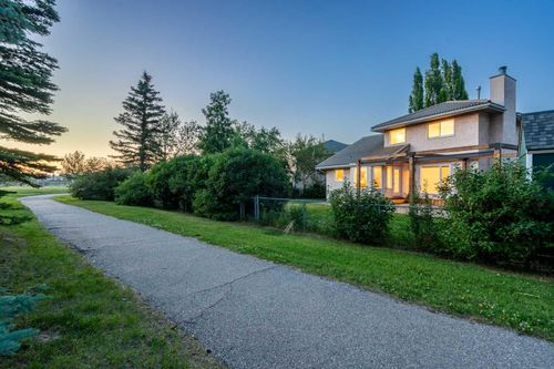 88 Sandringham Close Nw, Calgary, AB, T3K3X1 | Card Image