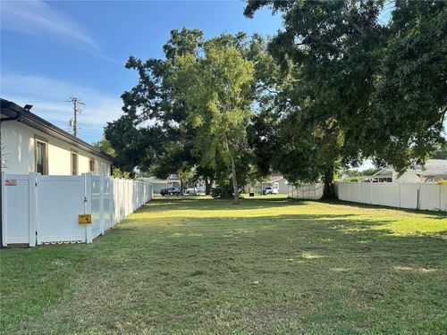 2710 W Lake Ave, Tampa, FL, 33607-6336 | Card Image