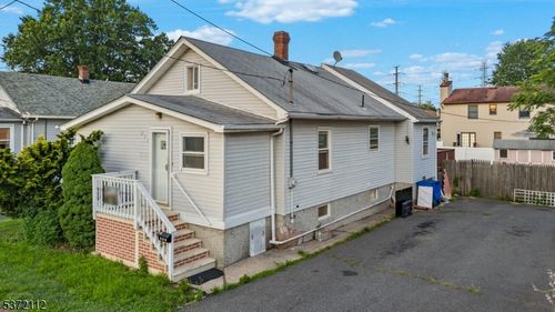 231 Old Rd, Sewaren, NJ, 07077-1012 | Card Image