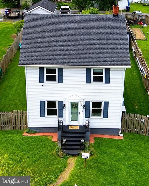 823 Woodland Ave, WINCHESTER, VA, 22601-5684 | Card Image