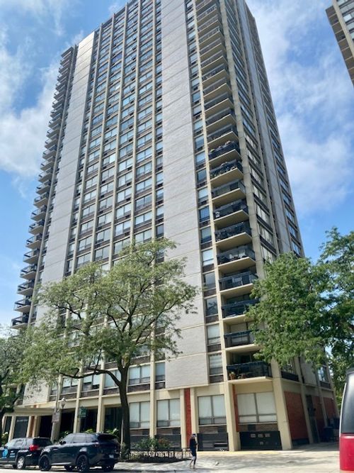 1608d-1355 Sandburg Ter, Chicago, IL, 60610-7975 | Card Image