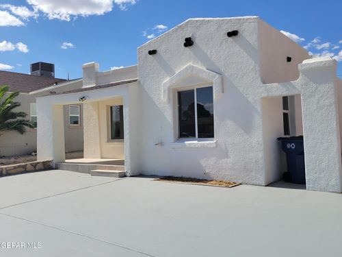 3711 Fort Blvd, El Paso, TX, 79930-5505 | Card Image