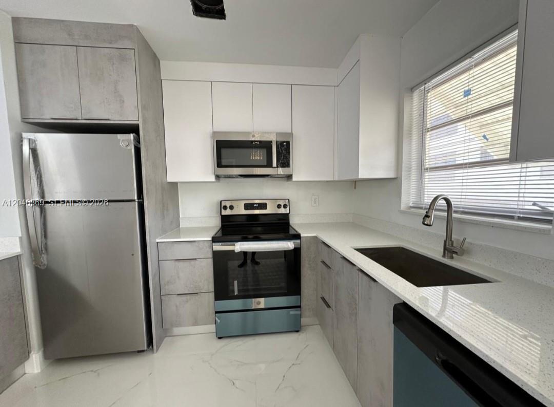 Residential Lease in Hollywood 5