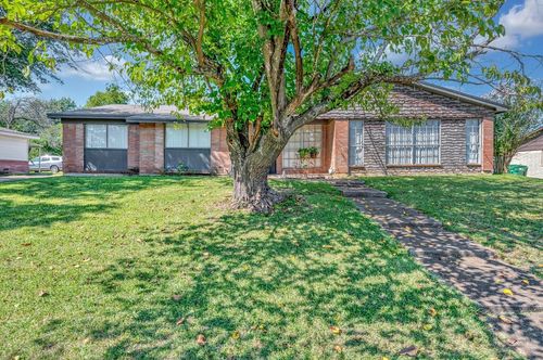 112 N Emberwood Dr, Robinson, TX, 76706-5417 | Card Image