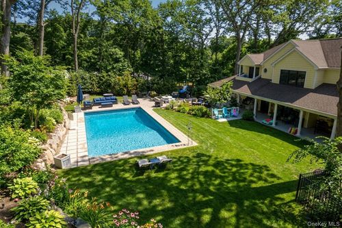 5 Ocean Ave, Northport, NY, 11768-1810 | Card Image