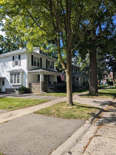 209 N Davison Street, Home with 3 bedrooms, 2 bathrooms and null parking in Davison MI | Image 2