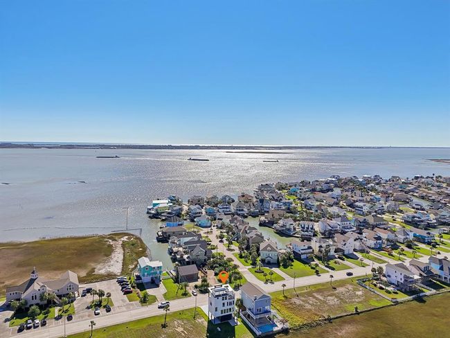 830 Tiki Dr, House other with 3 bedrooms, 3 bathrooms and 1 parking in Tiki Island TX | Image 35