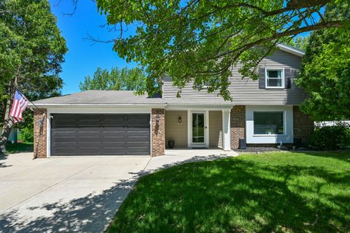 14390 W Wilbur Dr, New Berlin, WI, 53151-5252 | Card Image