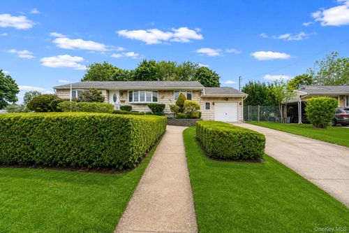 40 Cypress St, Central Islip, NY, 11722-3831 | Card Image