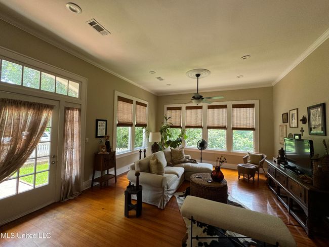Den | Image 5