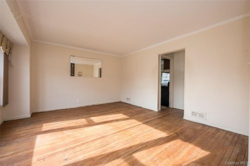 832 Stratford Drive, Hempstead, NY, 11554 | Card Image