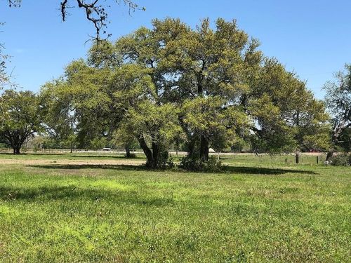 6 Pvt 1671, Hallettsville, TX, 77964 | Card Image