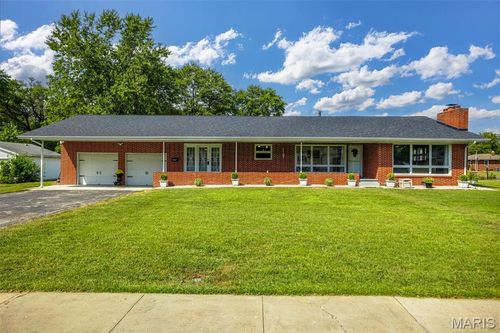 1107 W 6th St, Staunton, IL, 62088-1663 | Card Image