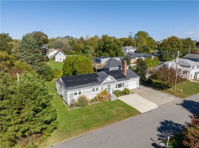 4 James Street, Home with 8 bedrooms, 6 bathrooms and 9 parking in Middletown RI | Image 2