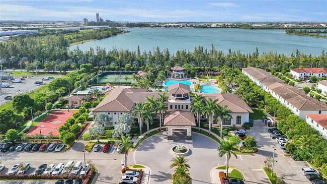 10380 Nw 88 Th Ter, Townhouse with 4 bedrooms, 3 bathrooms and null parking in Doral FL | Image 54