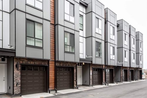 39-19760 55 Ave, Langley, BC, V3A0L1 | Card Image