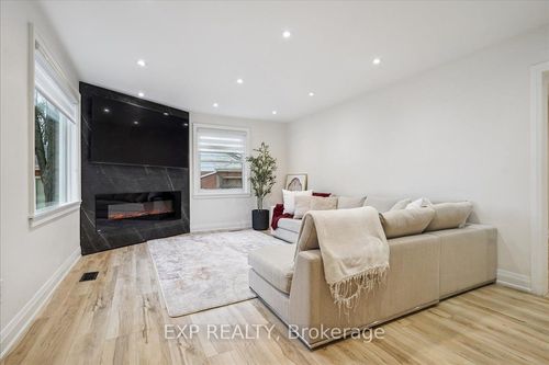 10 Harold St, Brampton, ON, L6Y1C7 | Card Image