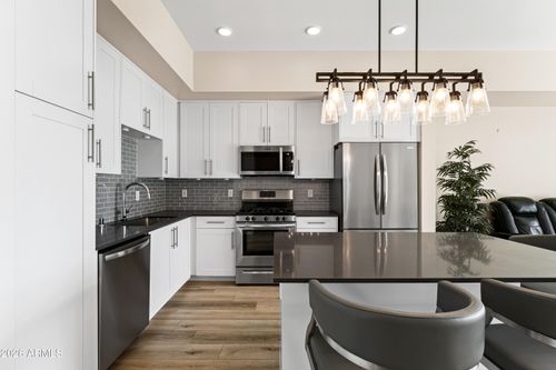 3023-7300 E Earll Dr, Scottsdale, AZ, 85251-7265 | Card Image