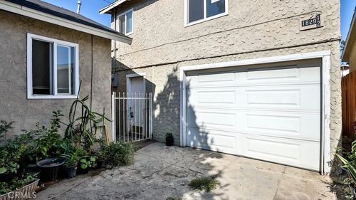 1829 E 63rd St, Los Angeles, CA, 90001-1807 | Card Image