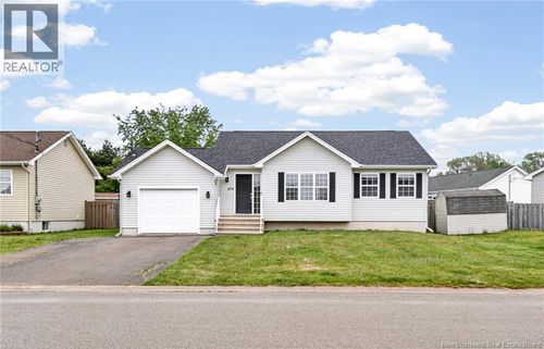 479 Louis St, Dieppe, NB, E1A6Y9 | Card Image