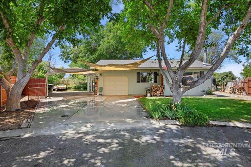642 Spruce Cir, Gooding, ID, 83330-1761 | Card Image