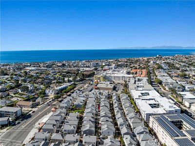 25 - S Pacific Coast, Townhouse with 3 bedrooms, 2 bathrooms and 2 parking in Redondo Beach CA | Image 2