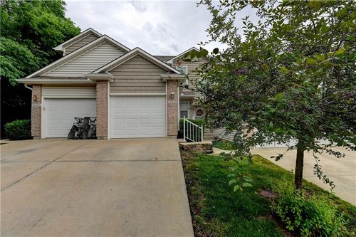 3524 Ne Austin Dr, Lee's Summit, MO, 64064-2056 | Card Image
