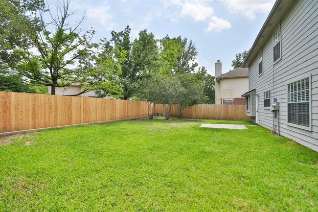 Beautiful new fencing around most of the yard. | Image 37