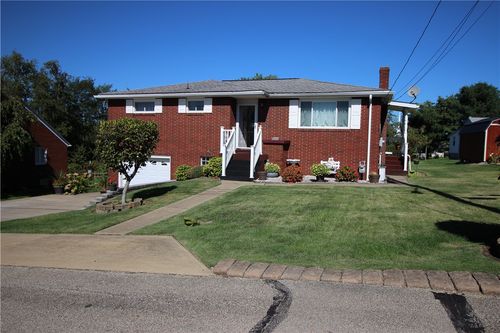 2 Longvue Dr, Uniontown, PA, 15401-5222 | Card Image