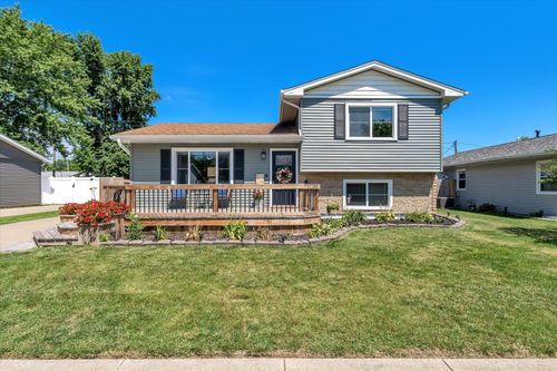 425 N 6th St, Eldridge, IA, 52748-1132 | Card Image